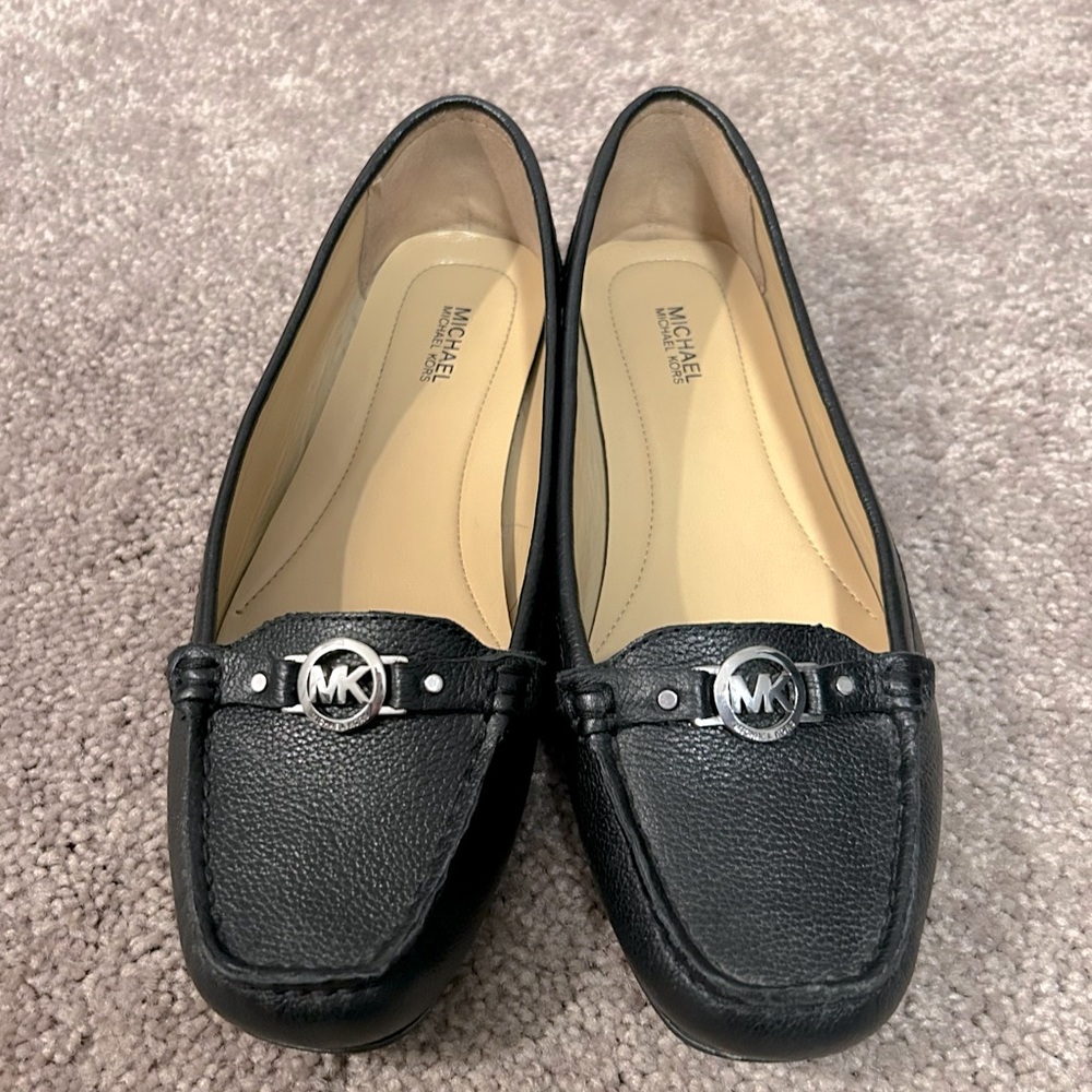 Michael Kors Women’s black leather flat loafers. Size 8M.